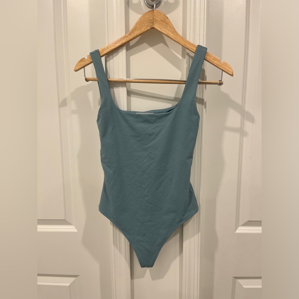 Aritzia Contour Cut out Bodysuit Size Small
